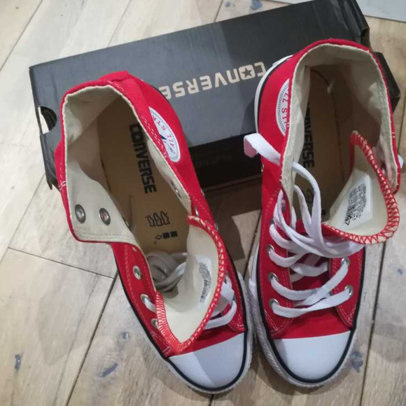 Red  Converse All Stars - Picture 3 of 3